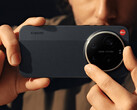 Le Xiaomi 17 Ultra special Leica Edition est proposé à partir de 1 138 dollars en Chine. Photo : la bague de zoom en action. (Source de l'image : Xiaomi)