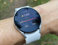 La série Galaxy Watch4 est maintenant éligible à sa première mise à jour majeure du système d'exploitation et à son deuxième changement significatif de version de la One UI Watch. (Source de l'image : Notebookcheck)