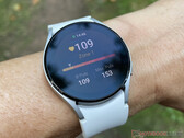 La série Galaxy Watch4 est maintenant éligible à sa première mise à jour majeure du système d'exploitation et à son deuxième changement significatif de version de la One UI Watch. (Source de l'image : Notebookcheck)