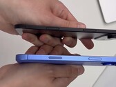 Le "17 Air" (en haut) à côté d'un autre iPhone. (Source de l'image : Majin Bu via X)