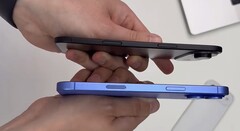 Le &quot;17 Air&quot; (en haut) à côté d&#039;un autre iPhone. (Source de l&#039;image : Majin Bu via X)