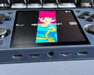Le RGB30 combine un écran de 4 pouces et un chipset Rockchip RK3566 (Source de l'image : Powkiddy)