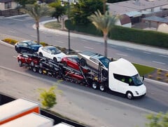 Les stations de recharge Semi peuvent être utilisées par d&#039;autres véhicules Tesla. (Source de l&#039;image : Tesla)