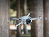 Le Mini 3 Pro pourrait bientôt être rejoint par un drone moins cher également vendu sous la série Mini 3. (Image source : DJI)
