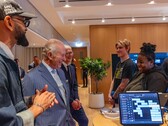 Tim Cook avec le roi Charles III au siège d’Apple à Battersea Power Station