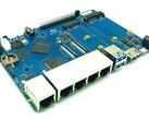 Le Banana Pi BPI-R2 Pro est doté de cinq ports RJ45 avec un support 4G/5G en option. (Image source : BPI)