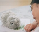 Le Moflin de Casio peut apparemment exprimer 4 millions de traits de personnalité et de comportements différents. (Source de l'image : Casio via YouTube)