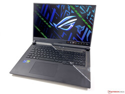 Test de l'Asus ROG Strix Scar 17 2022. Unité de test fournie par Asus Allemagne.