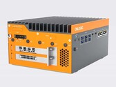 De nombreux ports et de la place pour un GPU professionnel de niveau bureau SFF. (Source de l'image : Onlogic)