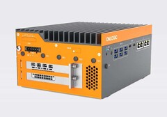 De nombreux ports et de la place pour un GPU professionnel de niveau bureau SFF. (Source de l&#039;image : Onlogic)