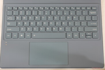 Base du clavier rétroéclairé. Les deux voyants en bas à gauche sont pour la charge et le verrouillage des majuscules