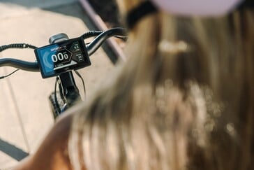 Le vélo électrique Tenways Wayfarer est équipé d'un écran LCD de 4,3 pouces (Source de l'image : Tenways)