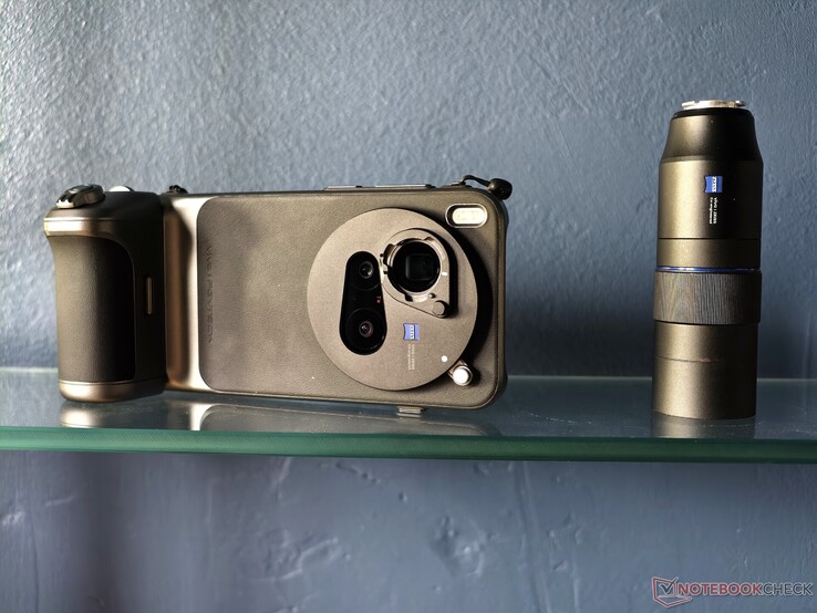 Vous devez tourner le Vivo X300 Pro de 180° pour utiliser la poignée comme déclencheur d'appareil photo au lieu du bouton de raccourci