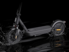 Le scooter électrique 5 Plus de Xiaomi (photo) a été lancé au Royaume-Uni. (Source de l&#039;image : Xiaomi)