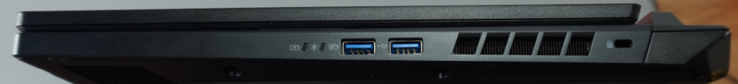 Ports de droite : 2 x USB-A (10 Gbit/s), verrou Kensington