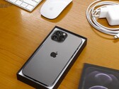 Un iPhone 12 Pro Max doté d'un port USB Type-C s'arrache à un prix considérablement plus élevé que le Apple facturé pour le modèle original. (Image source : DEEP s.r.o)