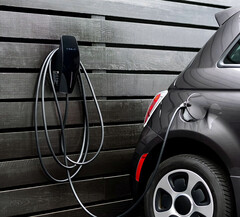 Le nouveau connecteur mural J1772 peut recharger n'importe quoi (image : Tesla)