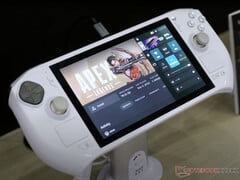 Zotac a de nouveau présenté sa console de jeu Zone de deuxième génération dans une finition blanche et dorée. (Source de l&#039;image : Notebookcheck)