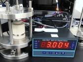 Le matériau de la batterie à semi-conducteurs AI est pressé en pastilles d'électrodes (image : Microsoft)