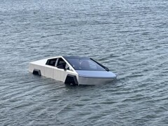 Un Tesla Cybertruck a dû être repêché dans le lac Grapevine, au Texas, après l'échec d'un test en mode Wade.