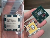Photos de l'AMD Ryzen 7 7800X3D endommagé et dont le couvercle a été retiré