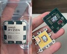 Photos de l'AMD Ryzen 7 7800X3D endommagé et dont le couvercle a été retiré