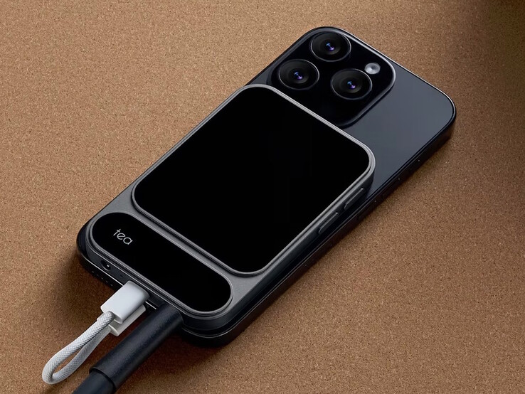 Le convertisseur DAC Khadas Tea Pro, alimenté par batterie, peut se fixer magnétiquement aux téléphones compatibles. (Source de l'image : Khadas)