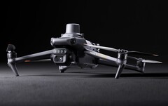 Le Mavic 3M contient cinq caméras et plusieurs capteurs avancés. (Image source : DJI)