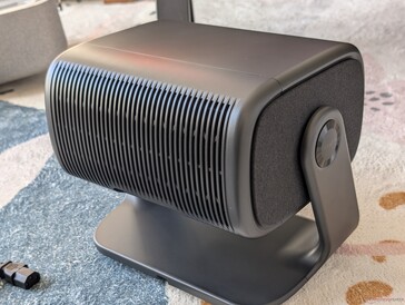 Ventilation par l'arrière tandis que les côtés sont des enceintes feutrées