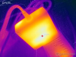 L'adaptateur CA atteint plus de 44 °C lorsque les charges sont élevées