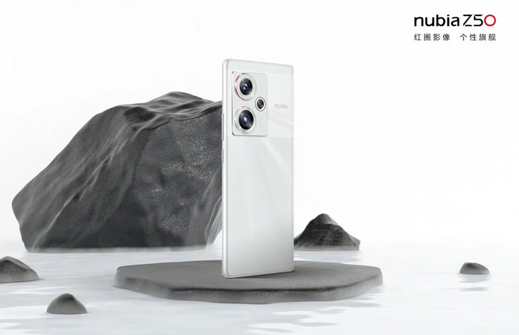 Le Nubia Z50 est proposé en verre noir ou blanc ainsi qu'en cuir végétalien vert. (Source : Nubia)