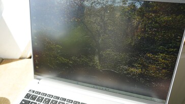 Le travail au soleil est possible grâce à l'écran mat.