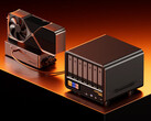 Le Aoostar WTR Max est désormais disponible avec l'Intel Core i5 1235U. Sur la photo : le NAS avec un eGPU.