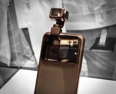 Le Robot Phone Honor place sa caméra principale sur un bras robotisé à cardan (Source de l&#039;image : 新浪新知, Honor)