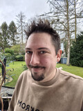 Selfie avec la caméra frontale à l'intérieur de l'écran de couverture du Huawei Mate X6 (mode photo)