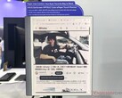 Asus a présenté l'écran e-paper MP13UC et le stand ATS01D au salon Computex 2026.