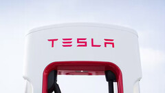 Les superchargeurs Magic Dock permettront bientôt de recharger d'autres véhicules électriques (image : Tesla)