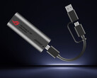 Le ROG USB-C10G est un adaptateur USB-C vers 10 GbE. Sur la photo : une image promotionnelle de l'accessoire avec son câble fourni.