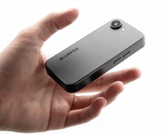Le Bluefox NX1, extrêmement compact, est doté d'un écran d'à peine 4 pouces de diagonale. (Source de l'image : Bluefox)