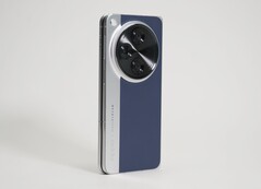 Une image divulguée montrant un design annulé pour l'Oppo Find N3. (Source de l'image : Cai Zuxuan sur Weibo)