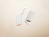 Les deux nouvelles batteries externes ont des capacités nominales de 15 000 mAh et 20 000 mAh. Sur la photo : les deux nouveaux modèles.