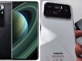 La comparaison entre le Xiaomi Mi 10 Ultra (L) et le Mi 11 Ultra (R) révèle de nombreuses différences...surtout avec le SoC et le bump de la caméra. (Source de l'image : Xiaomi/Tech Buff PH)