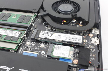 Pas de dissipateur thermique dédié pour aucun des disques SSD