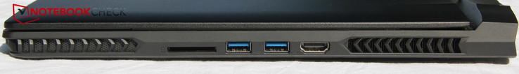 Côté droit : lecteur de carte SD, 2 USB A 3.0, HDMI.