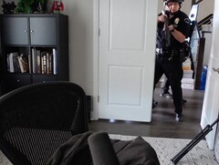 Une équipe armée du SWAT a réagi à un canular téléphonique et détenu temporairement la famille d'un célèbre livestreamer de Twitch (Image : Alliestrasza)