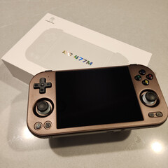 L'Anbernic RG477M est déjà entre les mains des critiques. (Source de l'image : Cary Golomb)