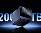 La configuration dotée de 128 Go de mémoire vive unifiée permet d'exécuter localement des modèles de classe 120B. Sur la photo : une image promotionnelle mettant en avant la capacité de stockage totale du NAS.