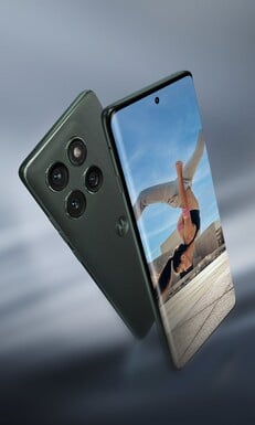 Le Motorola Edge 2025 est doté d'une finition en similicuir. (Source de l'image : Evan Blass)
