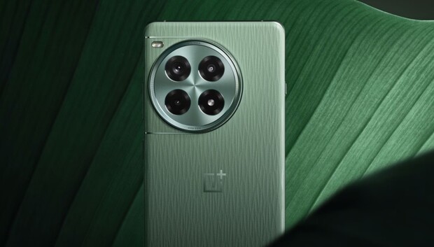 Le OnePlus Ace 3 Pro possède trois caméras arrière, mais seules deux d'entre elles sont réellement utiles. (Source de l'image : OnePlus)