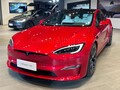La Tesla Model S 2022 mise à jour est dotée de nouveaux phares, de feux arrière et d'un nouveau port de charge pour certains marchés (Image : Caster)